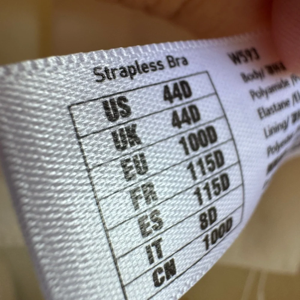 NWT CONVERTABLE STRAPLESS BRA 44D